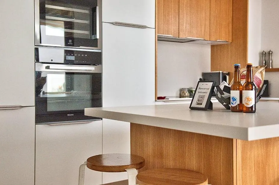 Apartment On The Seafront, Parking! Nice